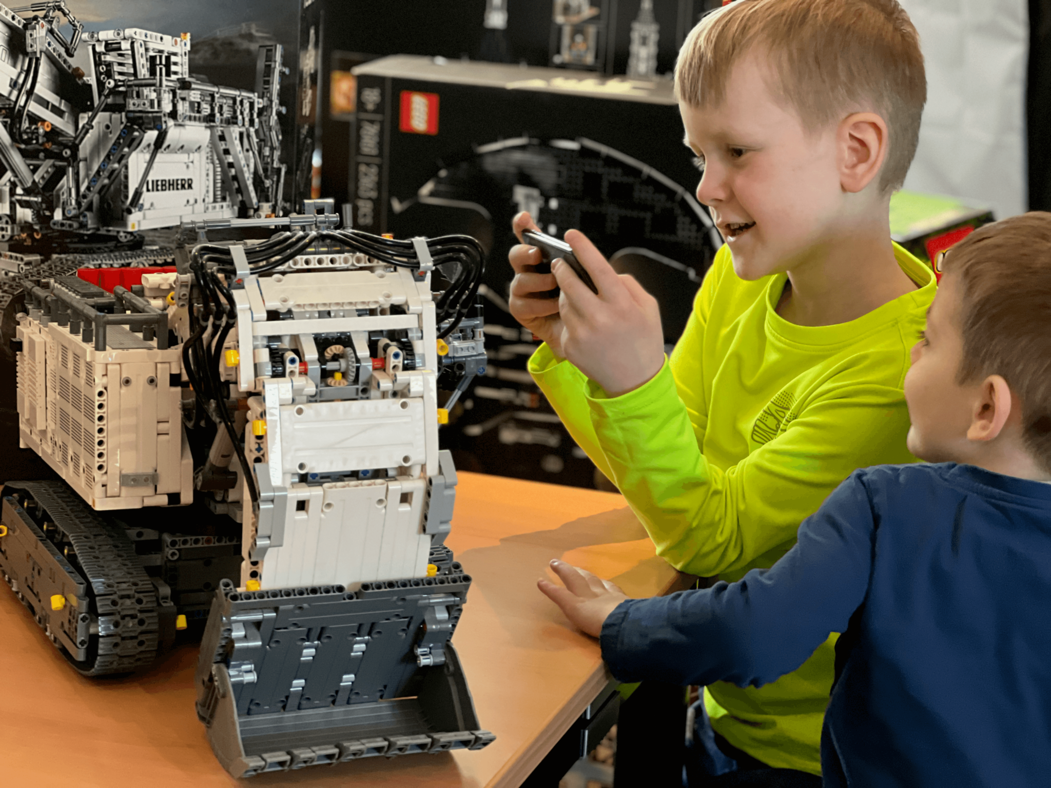 liebherr bagger spielzeug LEGO 42100 Technic Control+ Liebherr Bagger R9800 für Kinder und