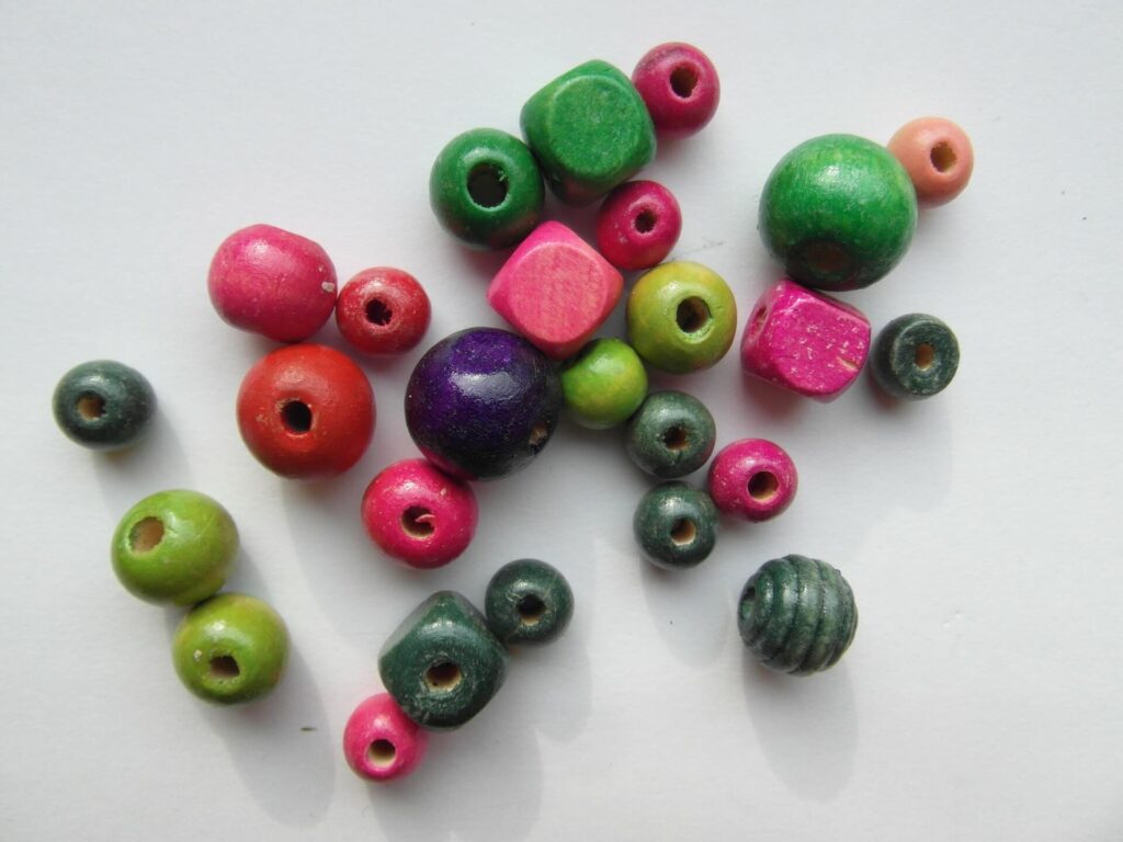 wooden beads 262073 1920 1
